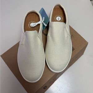 Woman Cream Slip-On Shoes